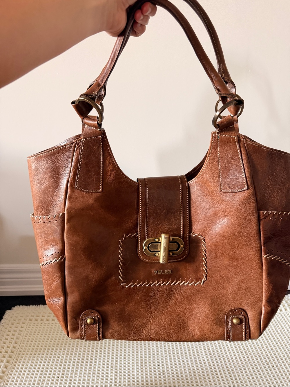 Vintage Vélez Leather Shoulder Bag with Turn-Lock